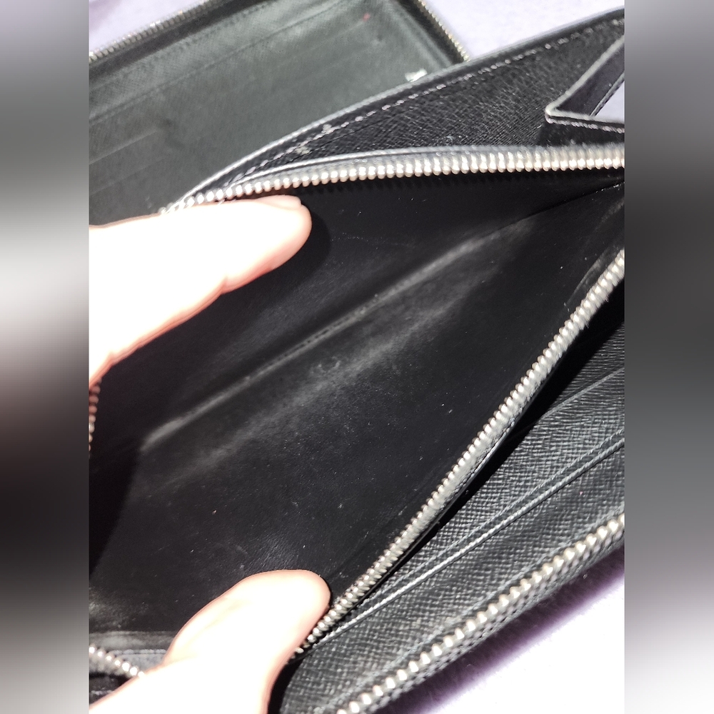 Louis Vuitton Black Epi Zippy Organizer - Picture 10 of 16